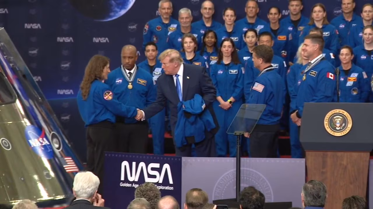 航天图片资料 · President Trump awards Artemis II crew Congressional Space Medal of Honor