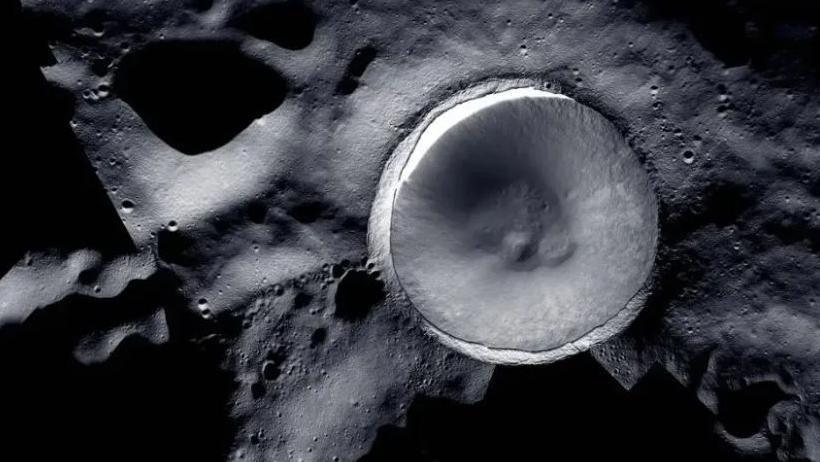航天图片资料 · An image of the Moon's Shackleton Crater, where the Chang'e-7 will be headed