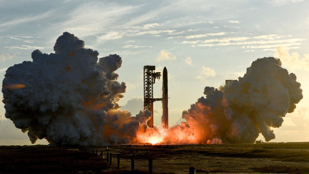 航天图片资料 · SpaceX「星舰」首次成功入轨 拟部署26枚新一代Starlink卫星。路透社