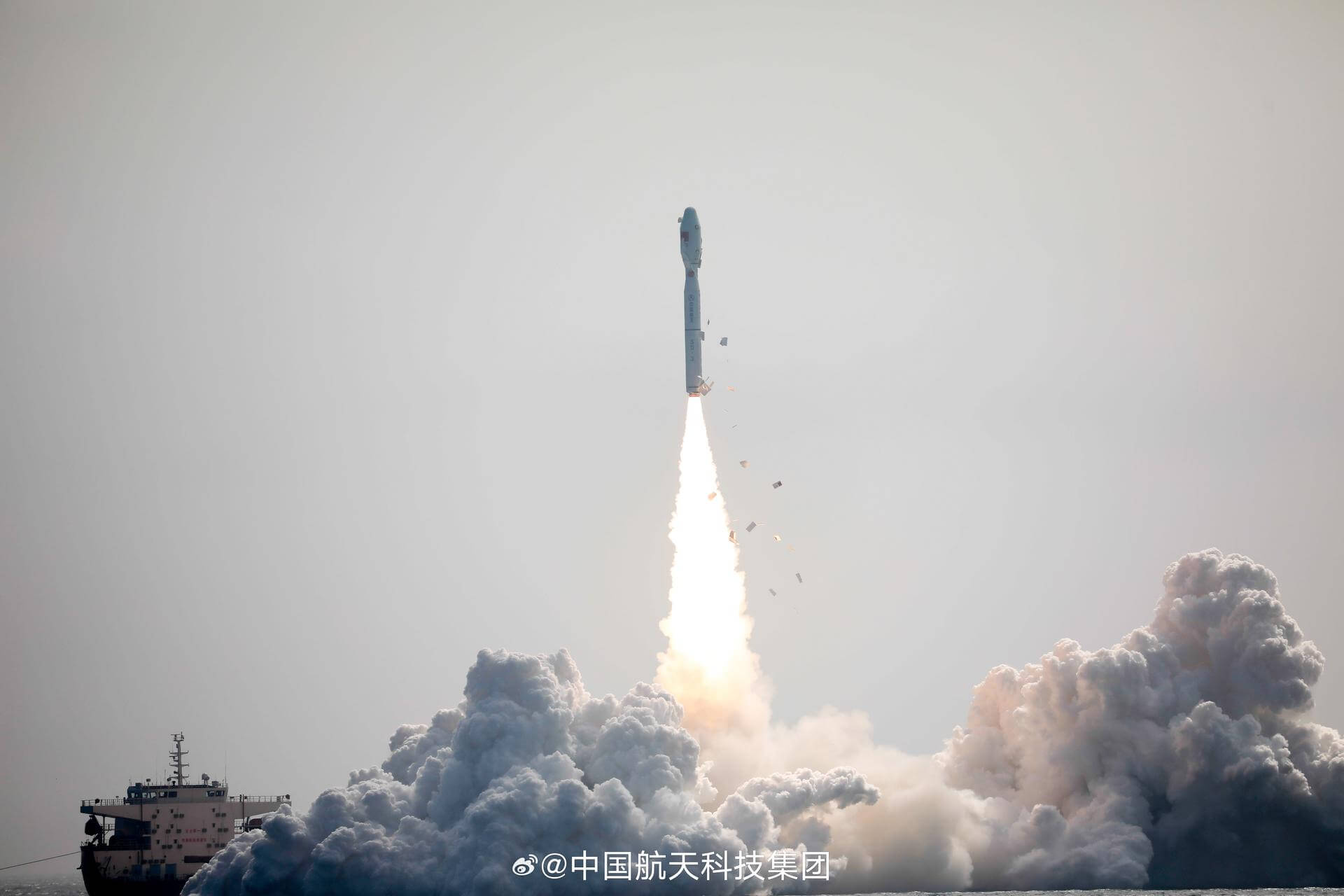 9 颗卫星的来源关联配图,不表示本次发射实拍;署名:China Daily/Chen Xiaolong