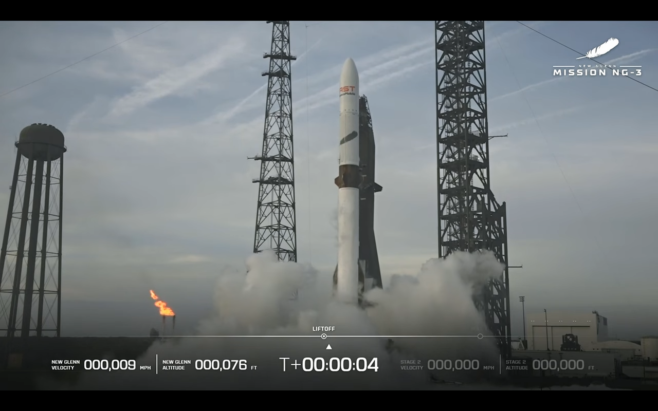 航天图片资料 · Blue Origin's NG-3 New Glenn rocket lifts off