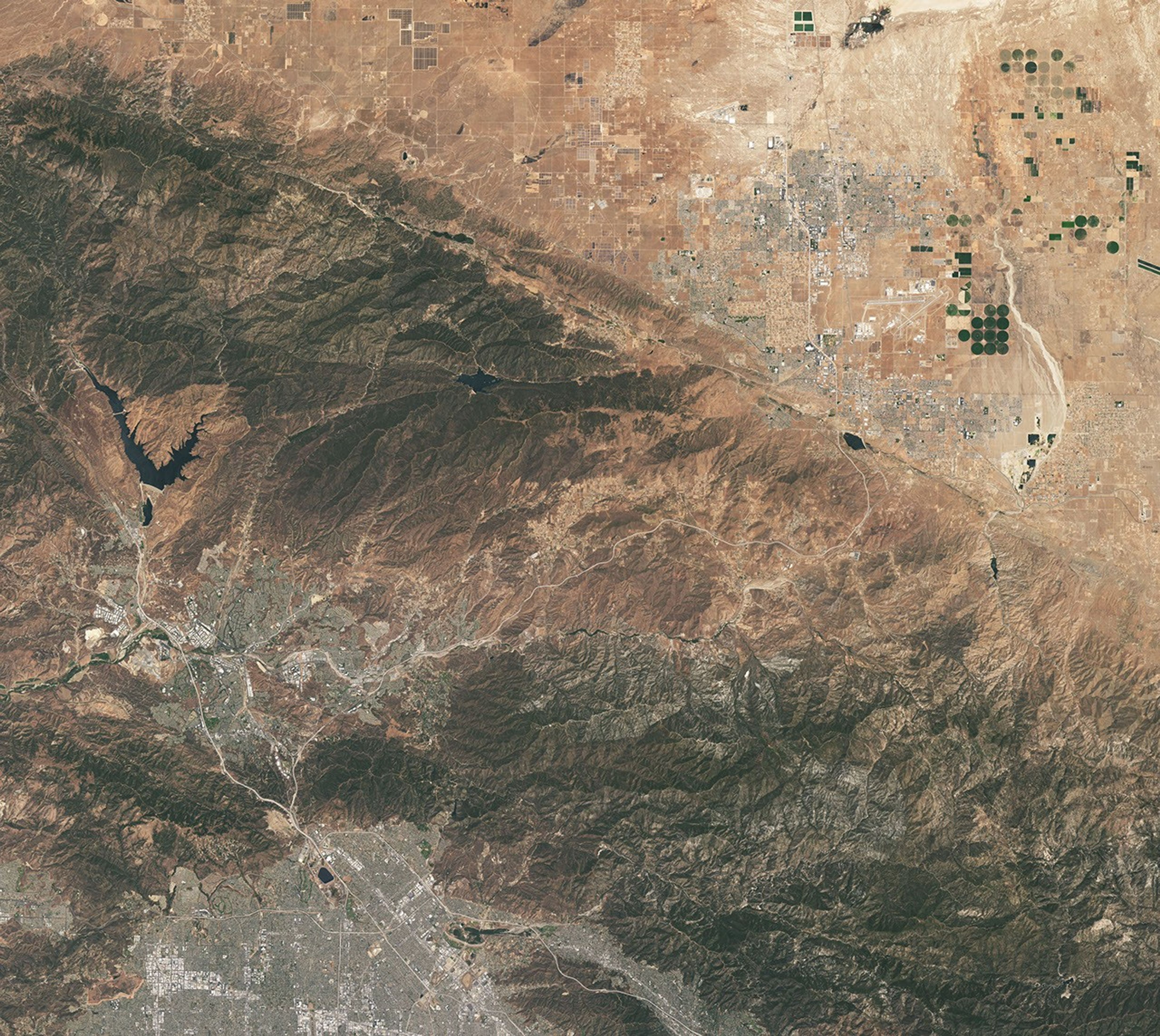 航天图片资料 · This natural-color image shows the same area, but there is less difference in colors between higher-elevation and lower-elevation vegetation. Most features in the image are shades of brown.