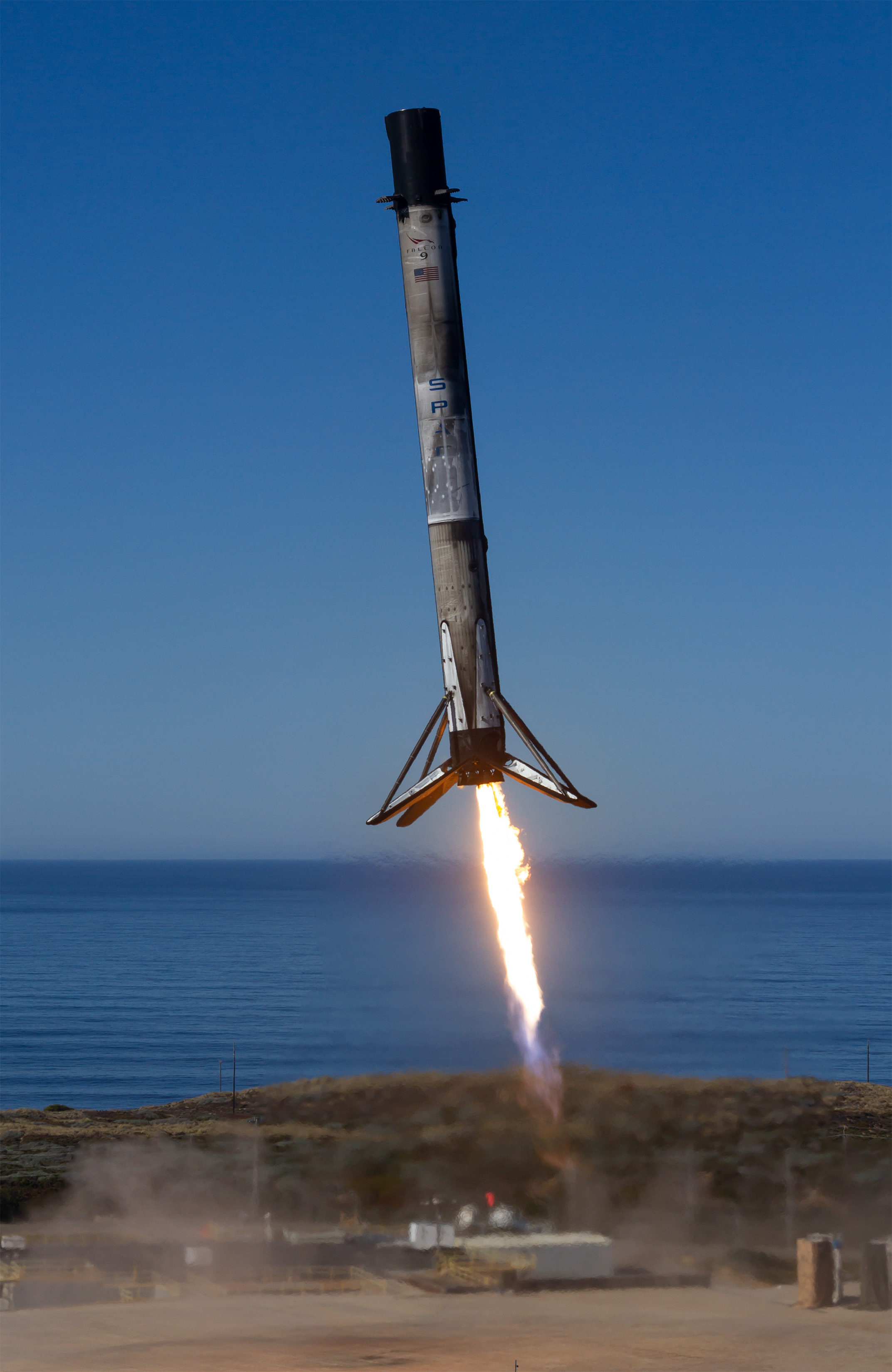 航天图片资料 · B1088 landing on LZ-4 during Transporter-12 launch
