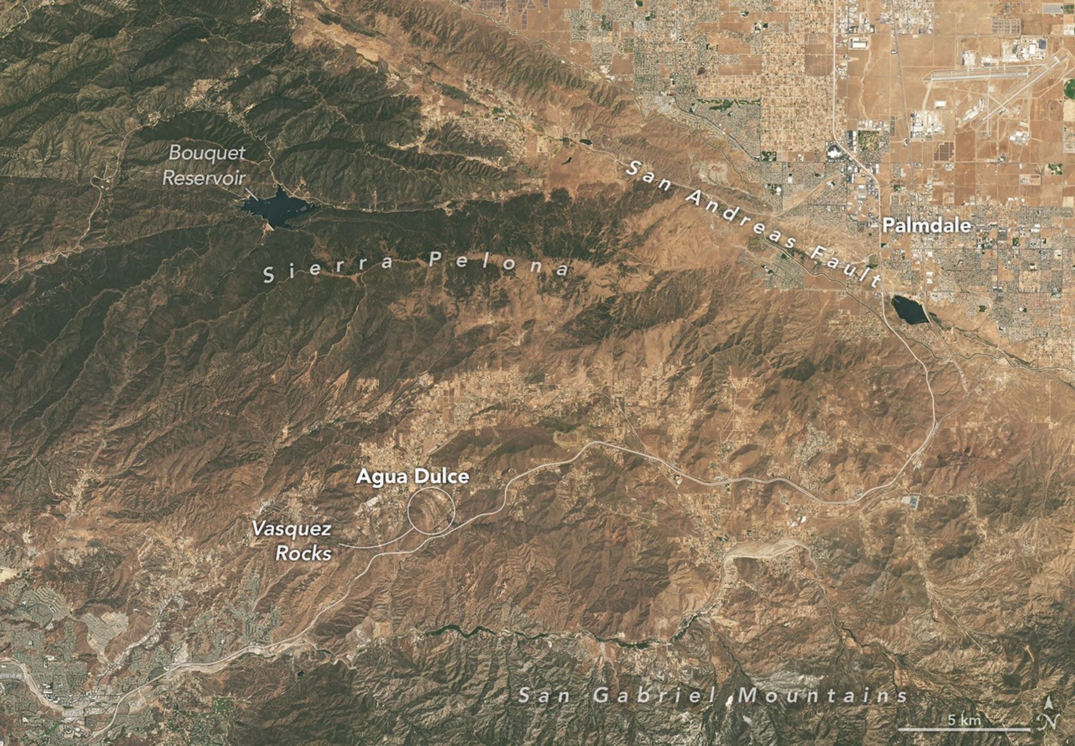 航天图片资料 · This natural-color image shows the same area, but there is less difference in colors between higher-elevation and lower-elevation vegetation. Most features in the image are shades of brown.