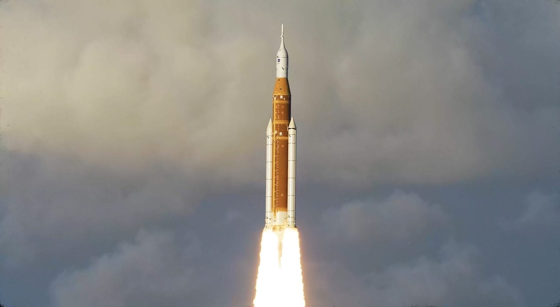 航天图片资料 · the Artemis II rocket launch