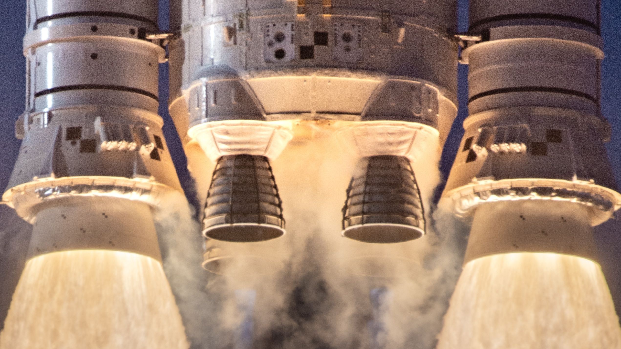 航天图片资料 · Photos of the Artemis 2 rocket launch.
