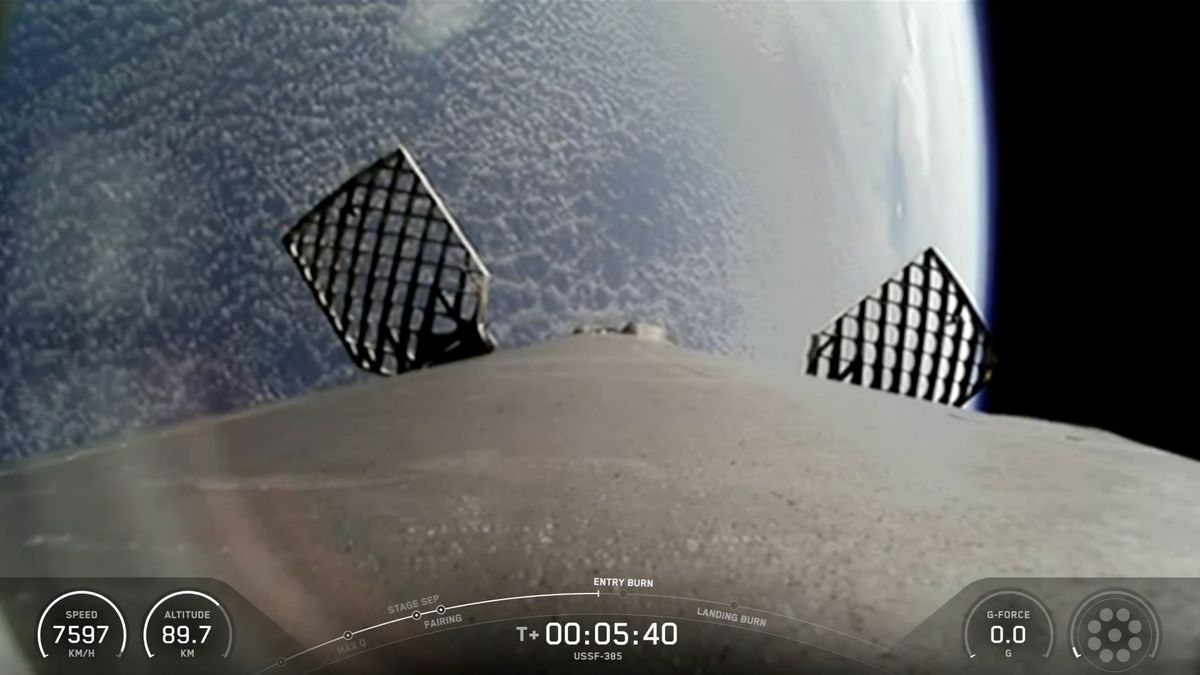 航天图片资料 · View from the first stage of SpaceX's Falcon 9 rocket during the launch of the USSF-385 mission for the U.S. Space Force on Sept. 26, 2026.
