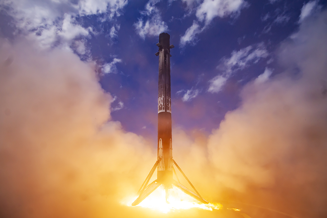 航天图片资料 · B1062 landing on ASOG during Axiom Ax-1 launch