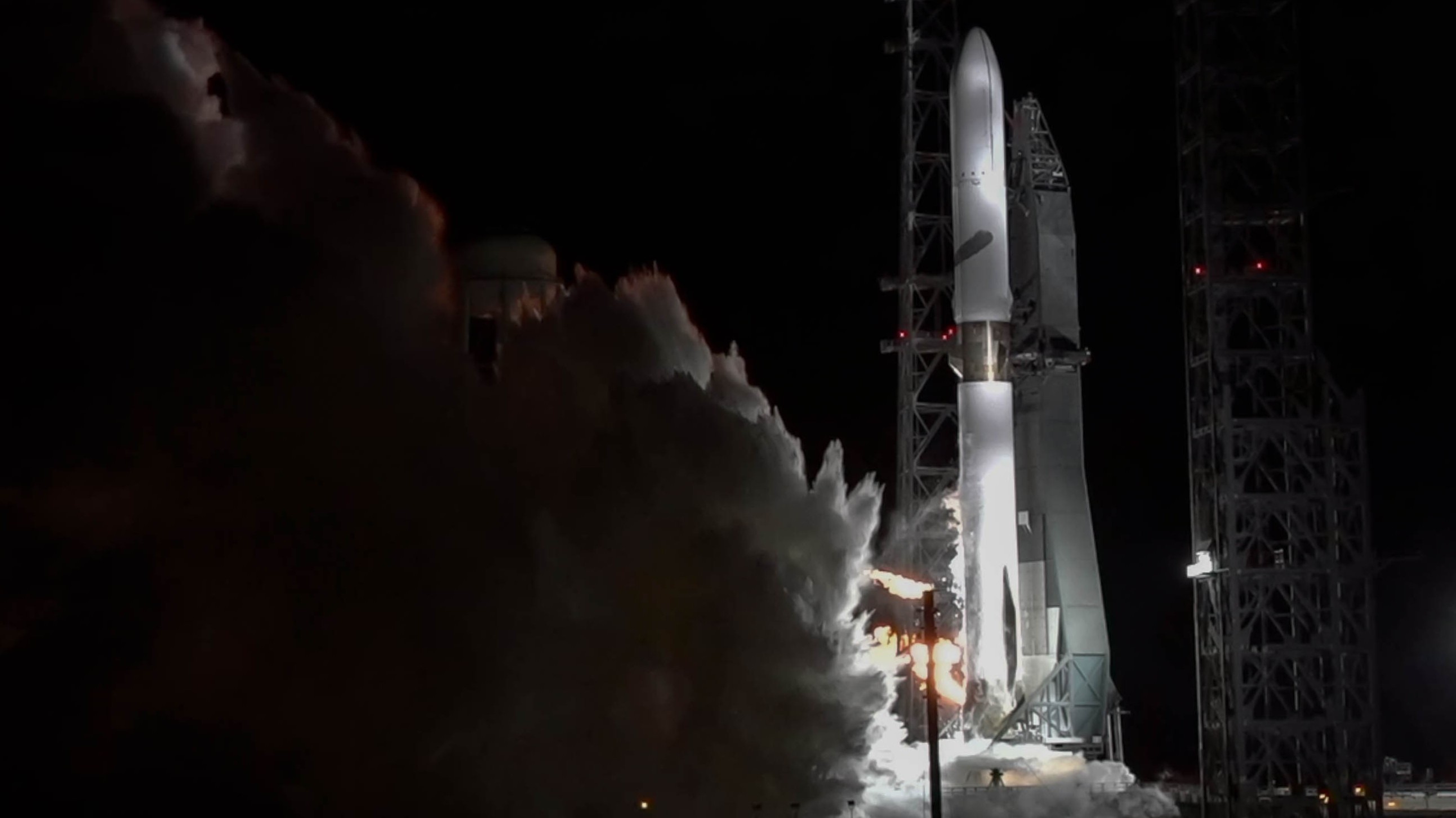 航天图片资料 · A tall white rocket spits smoke from below as its engines fire.