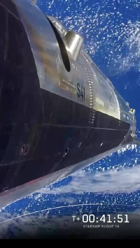航天图片资料 · 星舰第14次试飞成功入轨，部署26颗星链卫星