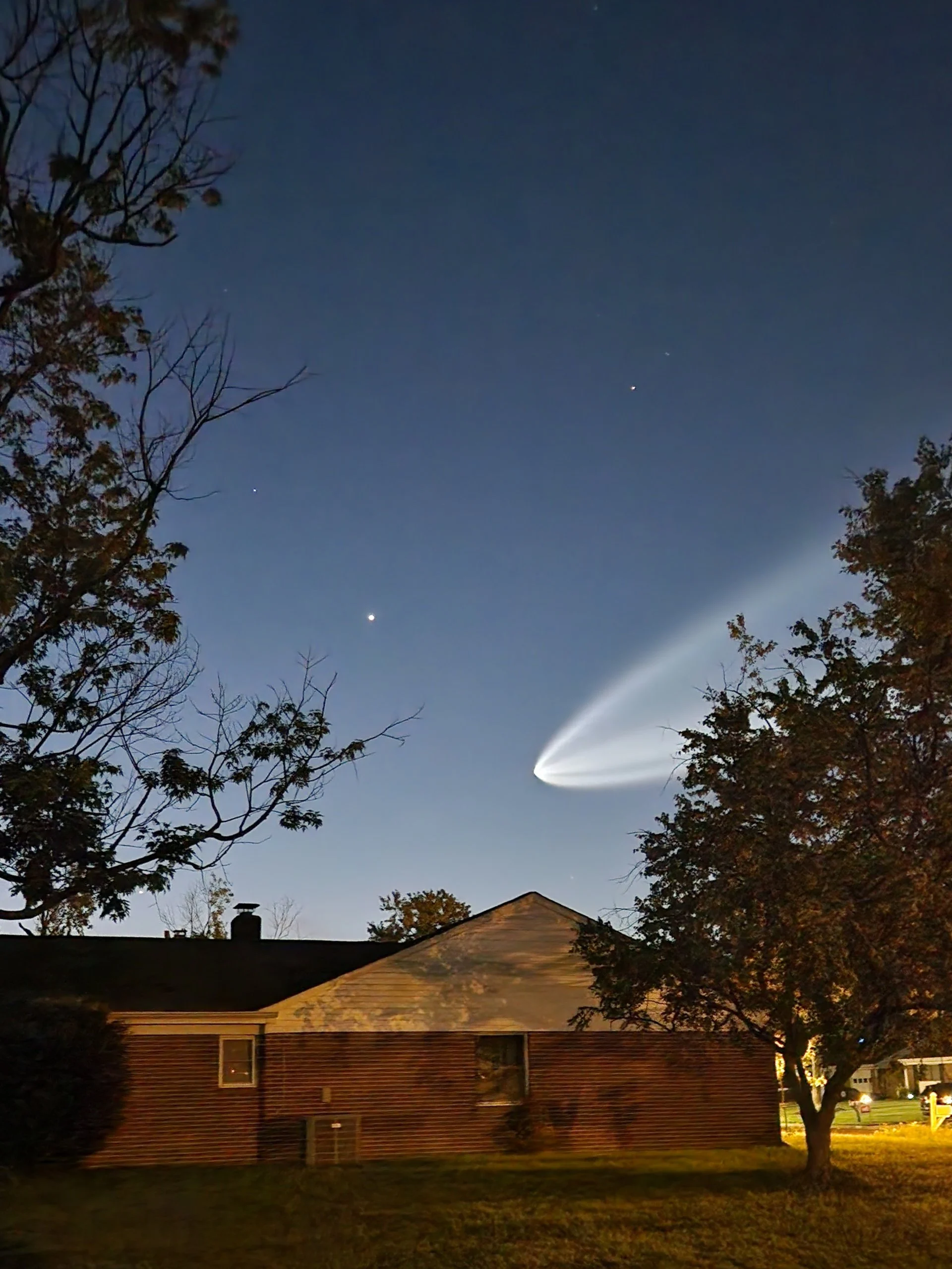 航天图片资料 · A July 26th, 2025 Starlink morning launch, as seen from Virginia Beach. Credit: Dave Dickinson.