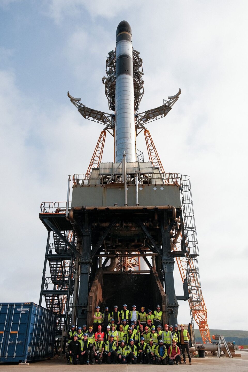 航天图片资料 · RFA team in front of first RFA One rocket on the launch pad at SaxaVord Spaceport