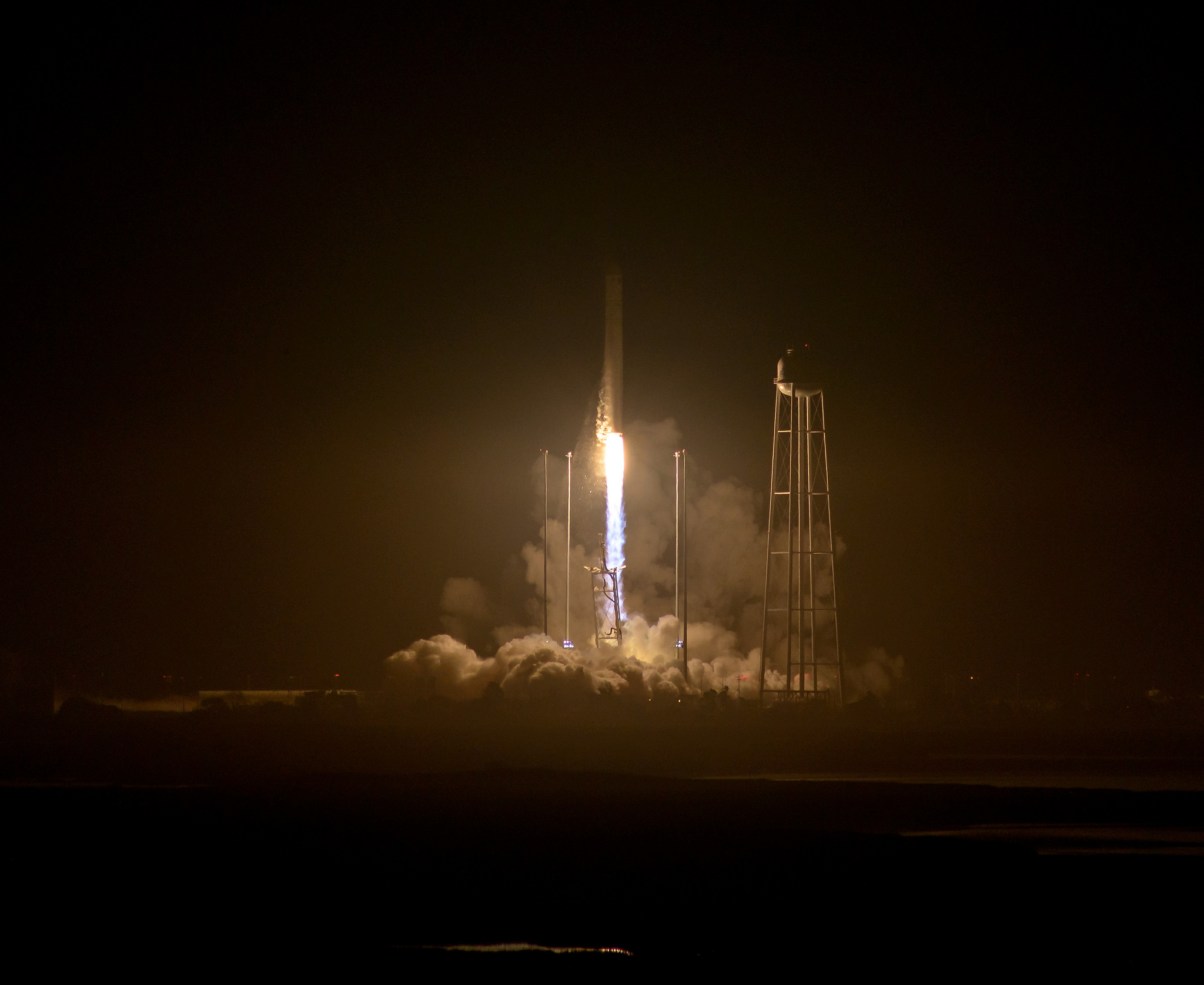 航天图片资料 · An upgraded Orbital ATK Antares rocket soars into the night sky over NASA's Wallops Flight Facility on Wallops Island, Virginia on Oct. 17, 2016.
