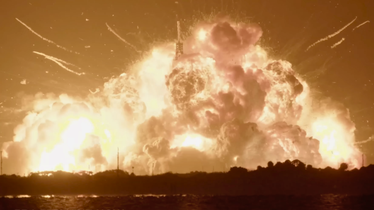 航天图片资料 · A Blue Origin New Glenn rocket exploding in a giant ball of fire on Thursday, May 28, 2026.