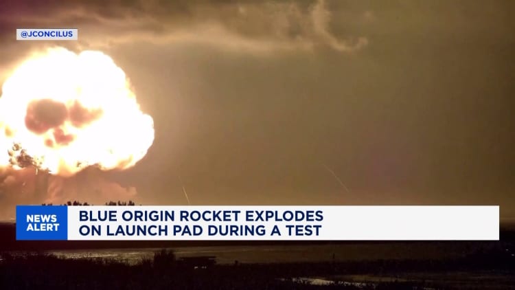 航天图片资料 · Blue Origin rocket explodes on launchpad during test