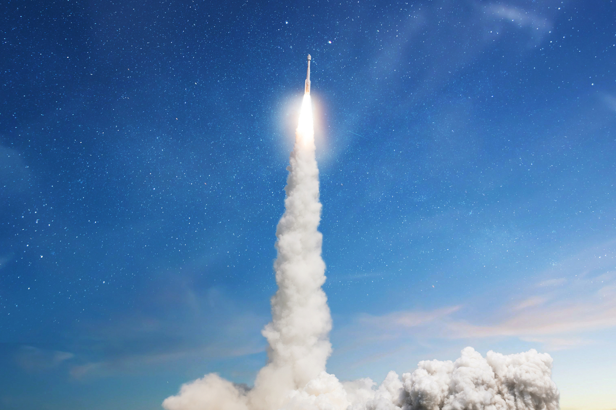 航天图片资料 · A rocket launches into space.