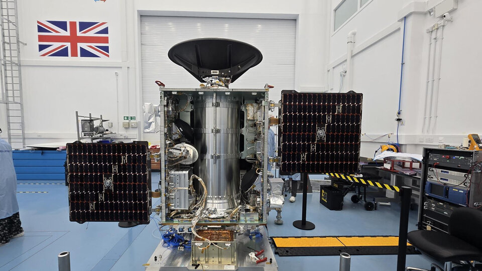 航天图片资料 · Lunar Pathfinder during its integration and testing campaign at SSTL, United Kingdom