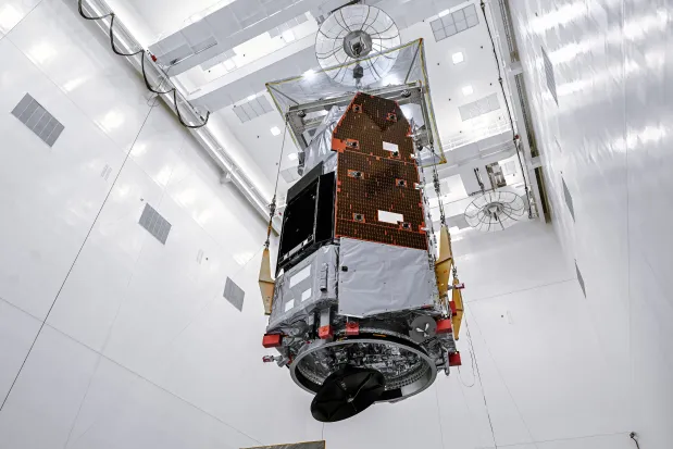 航天图片资料 · Technicians and engineers inside the Payload Hazardous Servicing Facility at NASA's Kennedy Space Center in Florida use a crane to lift the agency's Nancy Grace Roman Space Telescope to a vertical position on Thursday, June 25, 2026, as processing continues ahead of a launch on a SpaceX Falcon Heavy as early as August 30. (Sydney Rohde (Rocz)/NASA)