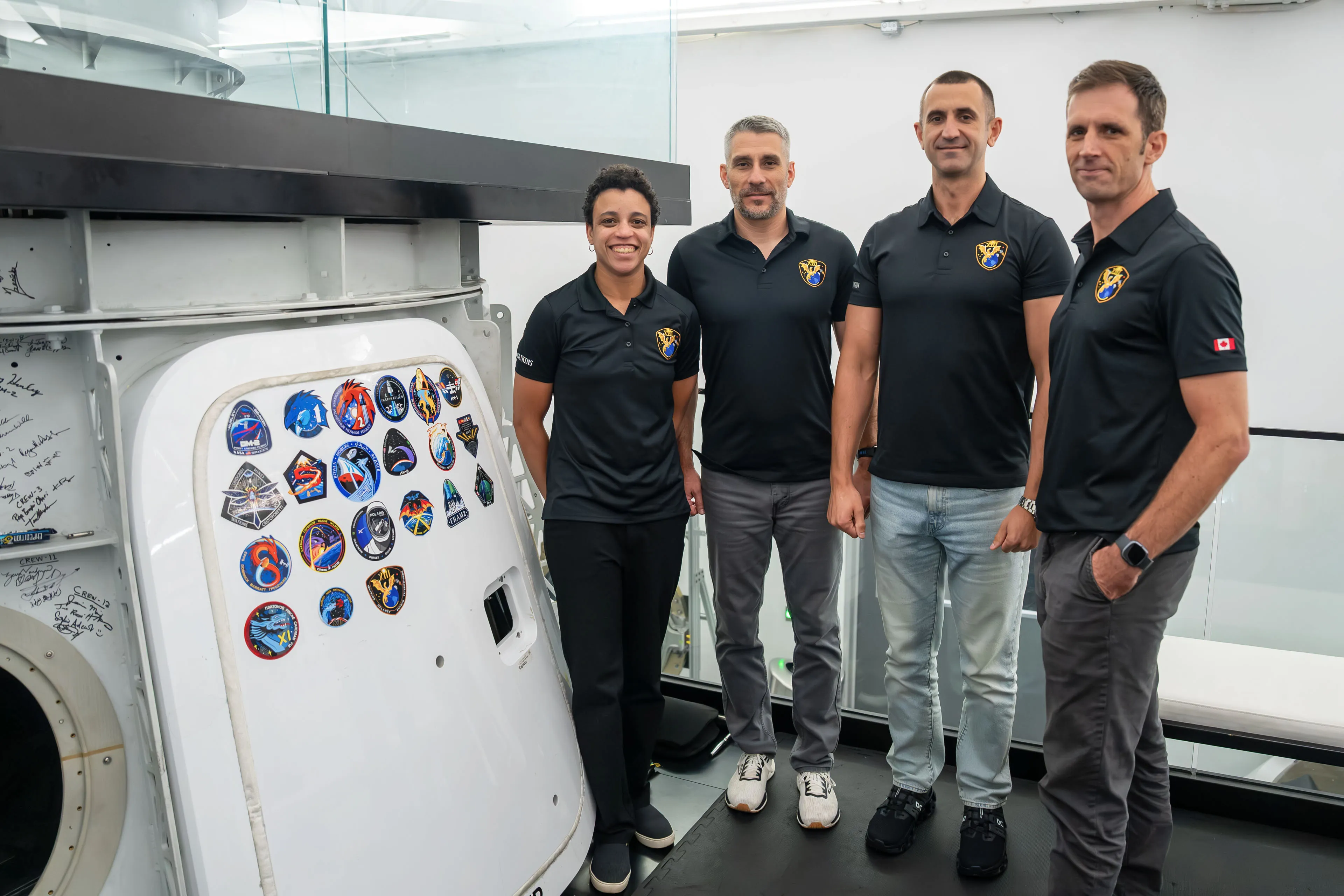 航天图片资料 · jsc2026e406103 The four members of the SpaceX Crew-13 mission pose for a portrait next to the Dragon spacecaft mockup after completing a pre‑flight training session at SpaceX headquarters in Hawthorne, California. (Courtesy/SpaceX)