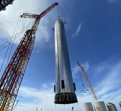 航天图片资料 · SpaceX Super Heavy booster