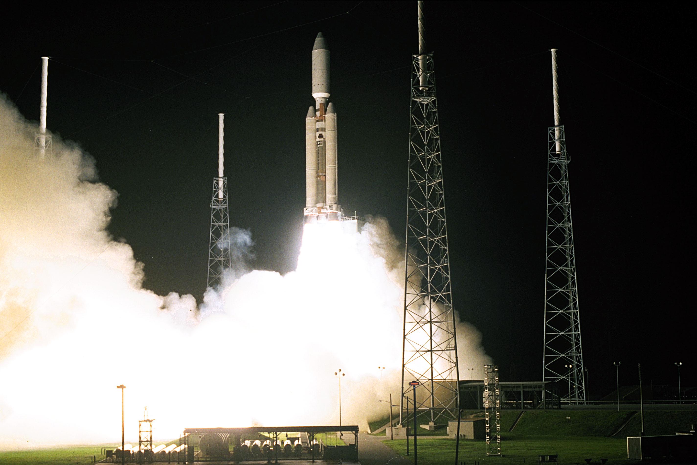 航天图片资料 · NASA's Cassini spacecraft lifts off on Oct. 15, 1997, atop a Titan IVB rocket.