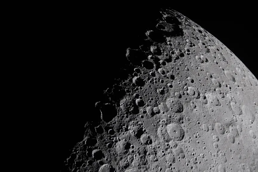 航天图片资料 · Closeup photo of the moon showing geological features between the light and dark portions of the surface.