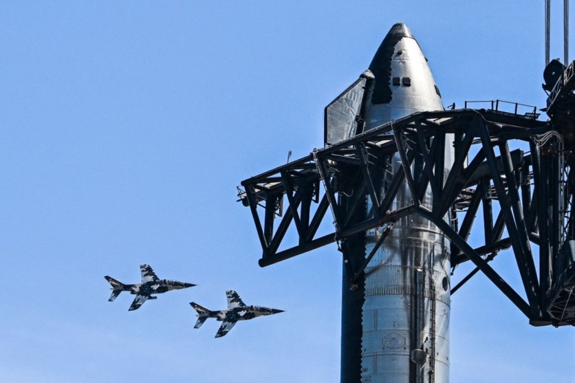 航天图片资料 · Starship Flight 14: FCC Filing Confirms First Orbital Profile, FAA Approval Remains