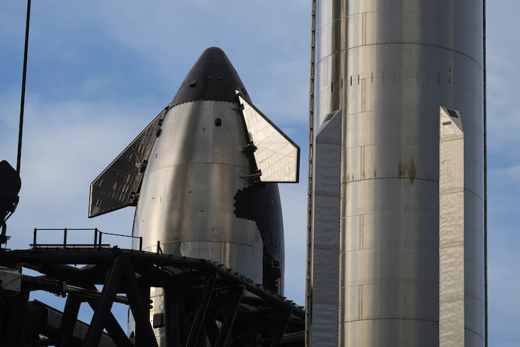 航天图片资料 · SpaceX's mega rocket Starship is prepared for a test flight. (Photo: AP)
