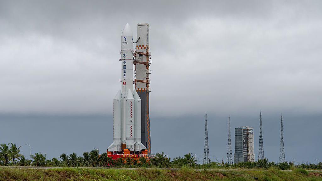 航天图片资料 · The Chang'e-7 lunar probe and the Long March-5 Y14 carrier rocket sits vertically on the launching area at the Wenchang Spacecraft Launch Site