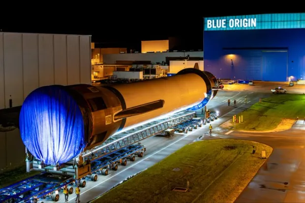 航天图片资料 · Blue Origin's twice-flown New Glenn first-stage booster named "Never Tell Me The Odds" is transported from the company's Rocket Park campus in Merritt Island to an integration facility in mid September. (Courtesy/Blue Origin)