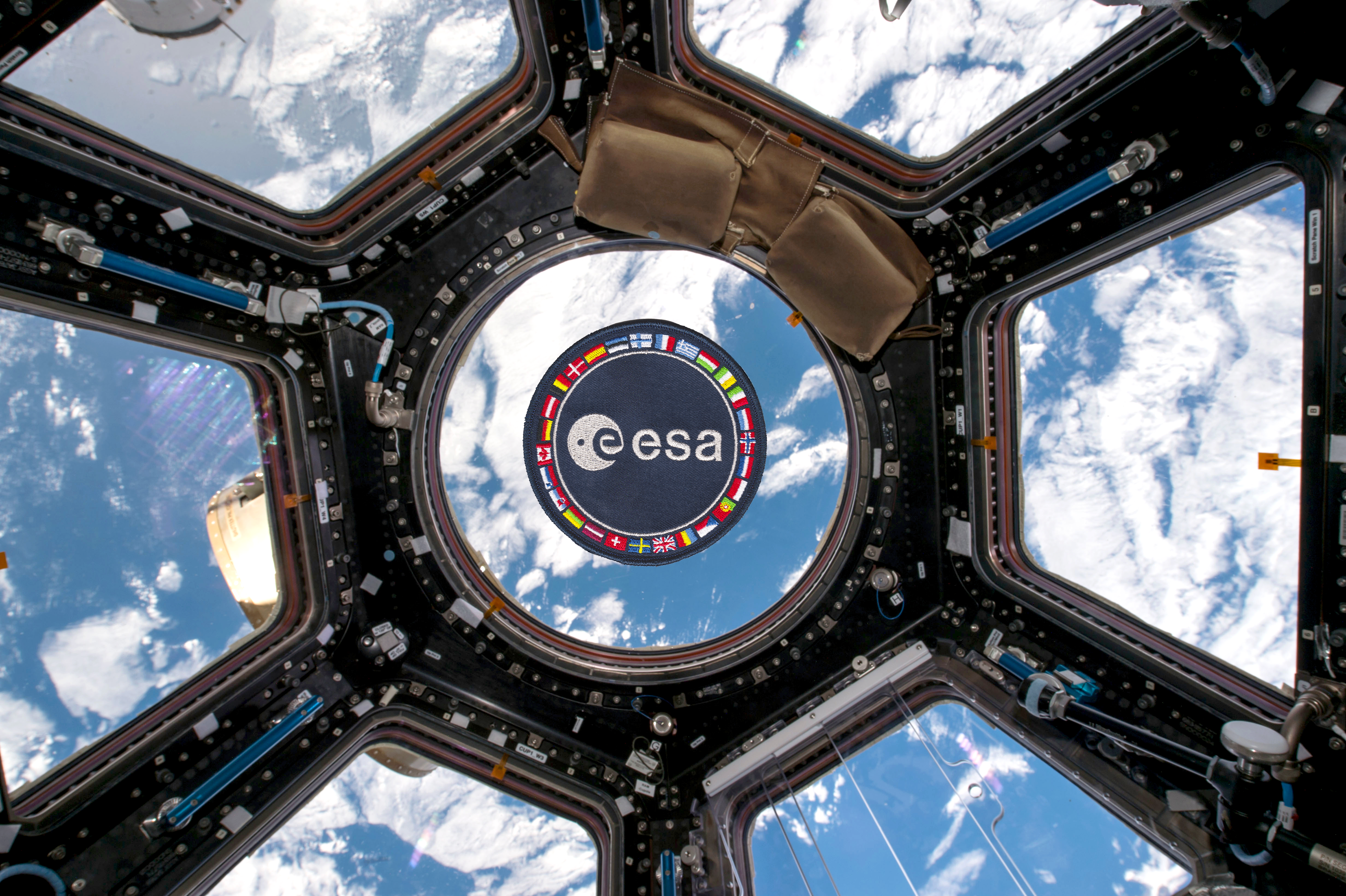 航天图片资料 · ESA patch floating in the ISS Cupola