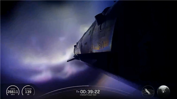 航天图片资料 · SpaceX星舰第13次试飞成功！首次部署V3版星链 超重型助推器受控溅落