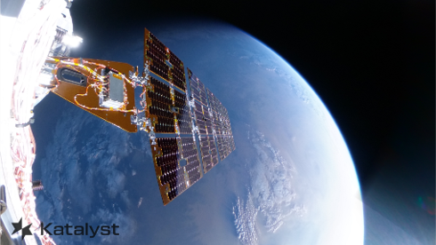 航天图片资料 · the solar panel of a spacecraft extends from the left to the center, high above the Earth in space.
